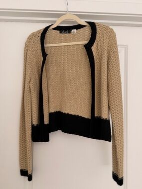 ARI | CLASSIC WARM SOPHISTICATION SWEATER